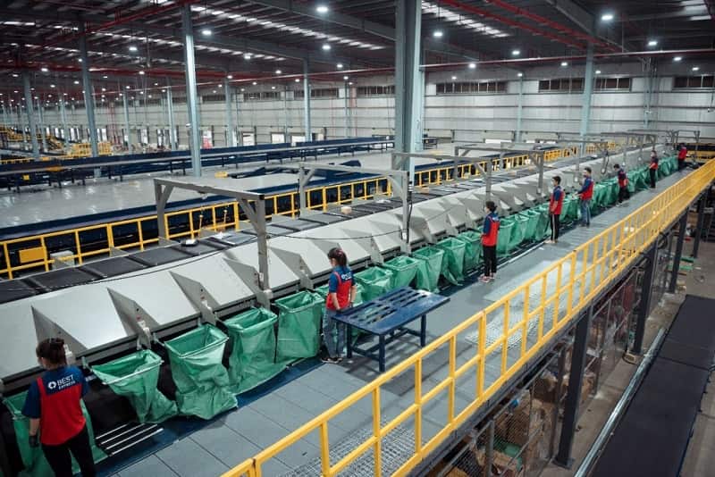 Trung tam phân loại với dây chuyền hiện đại. Trung tam phân loại với dây chuyền hiện đại.