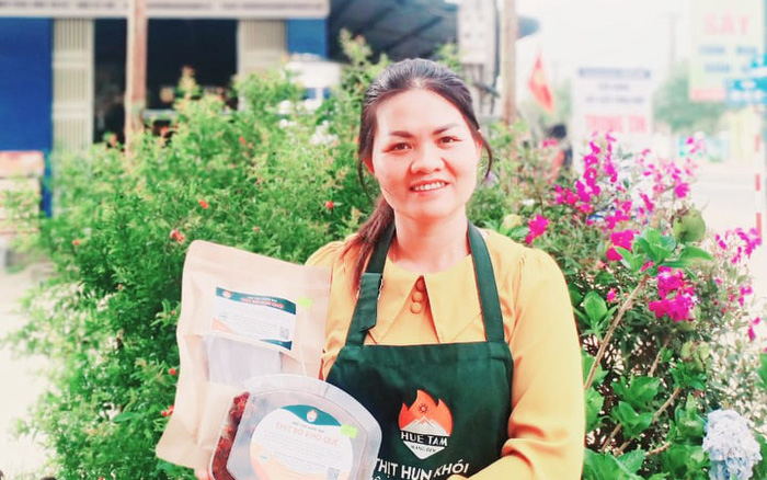 Thịt hun khói Huệ Tâm - Chắp cánh cho đặc sản của Măng Đen Thịt hun khói Huệ Tâm - Chắp cánh cho đặc sản của Măng Đen