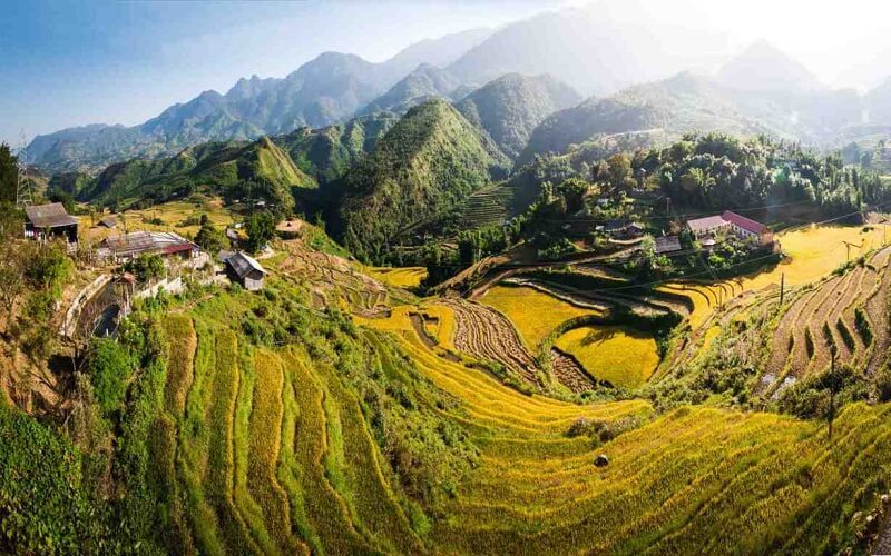 24 là tỉnh Lào Cai - tỉnh thành có nhiều danh lam thắng cảnh nổi tiếng gắn với các địa danh Sa Pa, Bắc Hà, Bát Xát, Mường Khương…