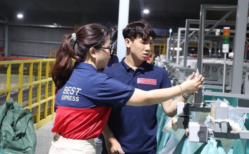 Anh Phúc Trần đánh giá cao các chương trình ưu đãi BEST cung cấp để kích cầu người dùng sử dụng dịch vụ. Ảnh: BEST Express Anh Phúc Trần đánh giá cao các chương trình ưu đãi BEST cung cấp để kích cầu người dùng sử dụng dịch vụ. Ảnh: BEST Express