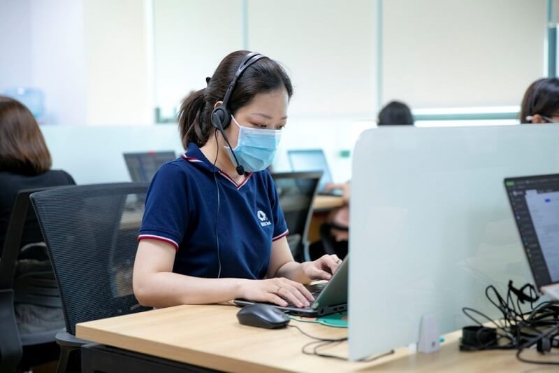 Nhân viên BEST Express được phân ca livechat hợp lý, đảm bảo sẵn sàng hỗ trợ khách hàng bất kỳ lúc nào. Ảnh: BEST Express Nhân viên BEST Express được phân ca livechat hợp lý, đảm bảo sẵn sàng hỗ trợ khách hàng bất kỳ lúc nào. Ảnh: BEST Express