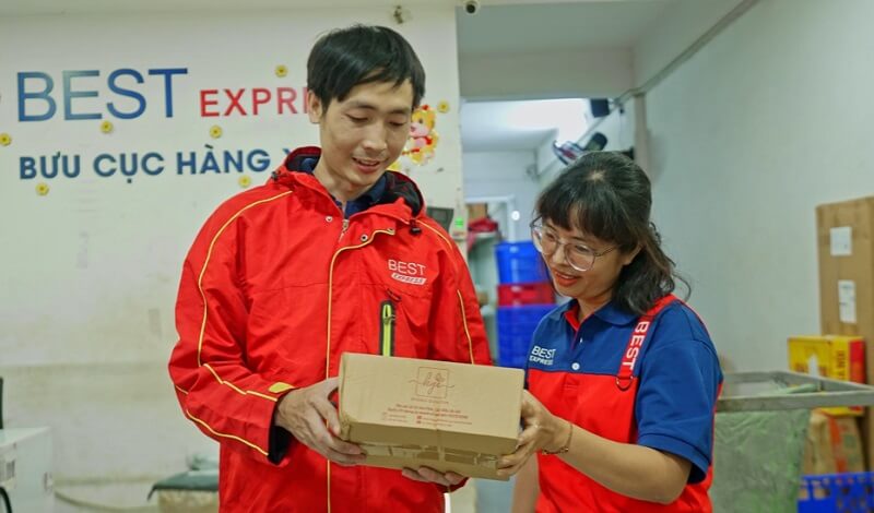 Nhân viên bưu cục thường tham khảo ý kiến chị khi gặp nhưng trường hợp khó xử lý - GiaoHangTotNhat.VN Nhân viên bưu cục thường tham khảo ý kiến chị khi gặp nhưng trường hợp khó xử lý - GiaoHangTotNhat.VN