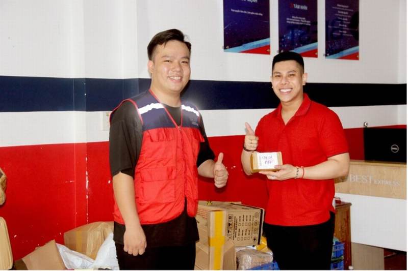 Anh Hiếu ủng hộ với phương thức thanh toán COD không tiền mặt của BEST. Ảnh: BEST Express GiaoHangTotNhat Anh Hiếu ủng hộ với phương thức thanh toán COD không tiền mặt của BEST. Ảnh: BEST Express GiaoHangTotNhat