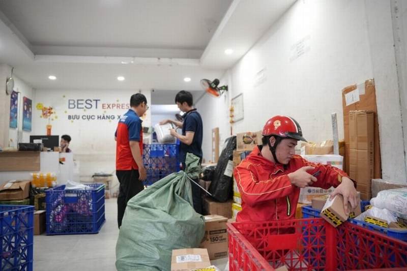 BEST và đối tác nhượng quyền lấy chất lượng dịch vụ là yếu tố tiên quyết để phục vụ khách hàng. Ảnh: BEST Express GiaoHangTotNhat BEST và đối tác nhượng quyền lấy chất lượng dịch vụ là yếu tố tiên quyết để phục vụ khách hàng. Ảnh: BEST Express GiaoHangTotNhat