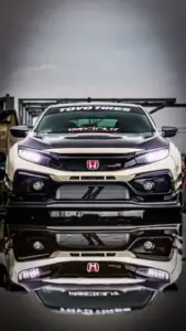 Cận cảnh đầu xe cho thấy mặt ca lăng đen đặt gọn giữa hai cụm đèn sắc.