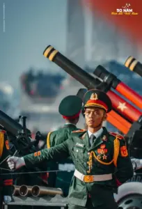 Màn hình khóa trở nên gọn mắt với ảnh nền quân nhân Việt Nam, người lính đứng cạnh cờ đỏ sao vàng.