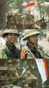 Người lính đội mũ cối đứng cạnh cột cờ, quân phục phẳng phiu và gương mặt nhìn thẳng đầy nghiêm túc.