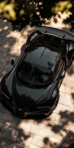 Nền đen làm Bugatti Divo nổi bật với cửa gió hông lớn và mâm xe thể thao.