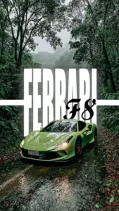 Chiếc Ferrari LaFerrari đỏ đậu nghiêng dưới ánh phố đêm, thân xe bóng phản chiếu dải đèn vàng.