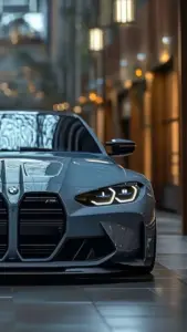 Góc chụp thấp sát mặt đường làm đầu xe BMW trông mạnh hơn, mâm đen nằm sát vạch sơn.