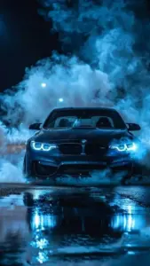 Chiếc xe bạc dưới ánh đèn hầm tạo hình nền BMW sang trọng, bố cục dọc nhìn rất sạch.