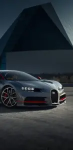 Bugatti đen chạy qua cầu lúc đêm, các vệt sáng hai bên kéo dài theo hướng chuyển động.