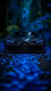 Khung hình cận cảnh bánh trước Bugatti cho thấy mâm thể thao, lốp rộng và nền đường ướt.