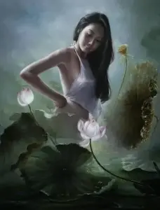 Giữa hồ sen xanh thẫm, người mẫu váy trắng nghiêng người với nụ cười duyên