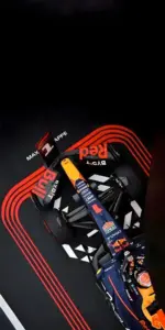 Sắc xanh đậm và vàng nổi bật của Red Bull Racing khiến hình nền xe đua F1 trông bốc và đầy năng lượng.