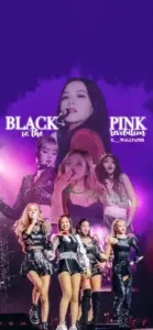 Poster girlgroup toàn cầu đặt bốn thành viên dưới nền tím sáng, outfit sân khấu khoe dáng cuốn hút