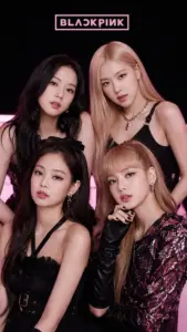 Ảnh studio Blackpink cho thấy bốn cô gái mặc đồ đen, tóc buông gọn và ánh nhìn tự tin