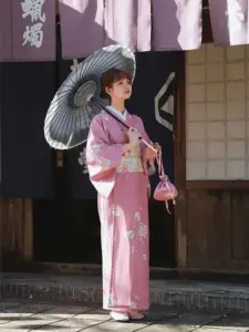 95 Ảnh Gái Nhật Mặc Kimono dưới tán hoa anh đào và bối cảnh truyền thống