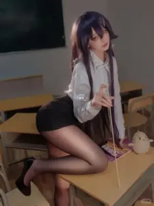87 Ảnh Cosplay Cô Giáo Sexy với kính mắt, sơ mi ôm dáng