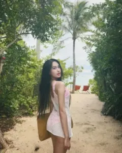 Doãn Hải My gây thương nhớ với hình ảnh đi biển trong trẻo, sang chảnh và đầy cuốn hút