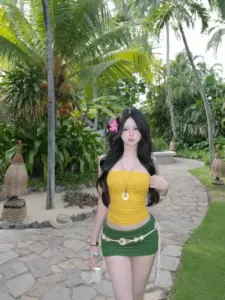 Khung vườn nhiệt đới tôn dáng nàng mặc áo vàng váy xanh với mái tóc đen