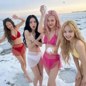 Visual nhóm Blackpink trên concept mùa hè gợi cảm giác trẻ trung, tươi sáng và cuốn mắt