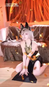 Cô nàng catgirl xinh đẹp khoe ánh mắt tinh nghịch khiến ai xem cũng muốn ngắm thêm