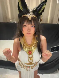Nàng catgirl dễ thương với ánh mắt long lanh khiến anh em vừa nhìn đã thấy say