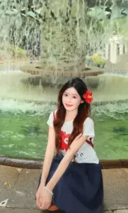 Ảnh gái xinh đẹp nhất bên hồ nước xanh, áo trắng váy xanh và bông hoa đỏ nổi bật