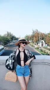 Nữ hoàng giải trí Hồ Ngọc Hà đốt mắt người xem với loạt khoảnh khắc bikini cực cuốn