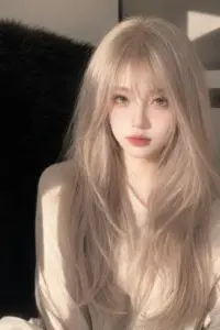 Chân dung ảnh hotgirl tóc vàng mặc áo trắng nhìn thẳng với vẻ ngọt ngào rất sáng
