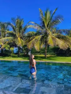 Bộ ảnh Hương Giang bikini cuốn hút khiến fan mê mẩn vì sắc vóc ngày càng thăng hạng