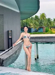Hoa hậu Hương Giang khoe đường cong quyến rũ trong loạt ảnh biển đẹp đầy khí chất
