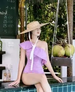 Phan Minh Huyền khoe dáng bikini sang chảnh, thần thái mỹ nhân VTV khiến ai cũng phải ngắm lâu