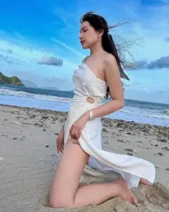 Ảnh Khả Như bikini cuốn hút trong từng khung hình nhờ ánh mắt và nụ cười sáng