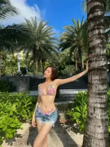 Nhan sắc Lương Thùy Linh khi mặc bikini mang nét quyến rũ vừa tinh tế vừa đầy bản lĩnh