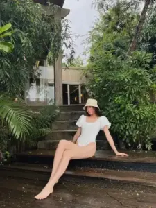 Lương Thùy Linh áo tắm trong loạt ảnh thời trang khiến fan mê vì vẻ đẹp chuẩn hoa hậu