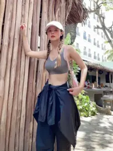 Midu diện bikini tối giản, nhan sắc hot girl đời đầu vẫn ngọt ngào khiến fan khó rời mắt