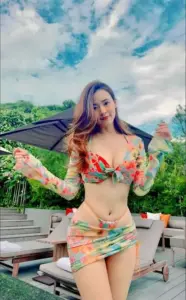 Loạt ảnh Midu mặc bikini tôn đường cong mảnh mai, khí chất thanh lịch và nụ cười trong trẻo
