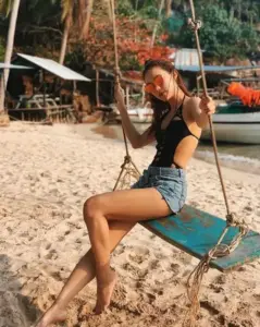 Ảnh Bé Heo mặc bikini khoe vẻ đẹp khỏe khoắn, sang chảnh và cực kỳ tự tin