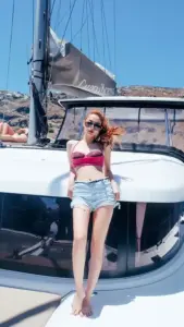 Khoảnh khắc Minh Hằng mặc bikini làm nổi bật làn da sáng và dáng người cân đối
