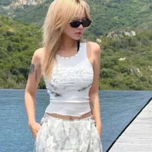 MisThy trong ảnh bikini nổi bật với mái tóc trẻ trung, vóc dáng khỏe khoắn và nụ cười duyên