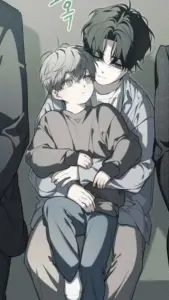 Bức vẽ anime có hai thiếu niên ngồi sát nhau, tóc đen trắng và nét mặt ngại ngùng
