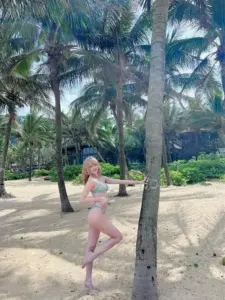 Thiều Bảo Trâm diện bikini thời thượng khoe body nuột nà, phong cách trẻ trung chuẩn idol Hàn