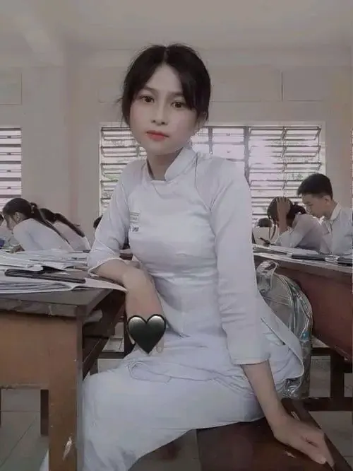 Ảnh học sinh nữ cấp 3 đẹp nhẹ nhàng cho ai mê nét hồn nhiên, tóc dài và nụ cười hiền
