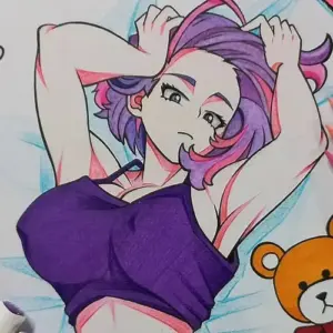 Tạo hình tóc tím mặc áo violet, nhân vật ngả người cười trước nền vui mắt