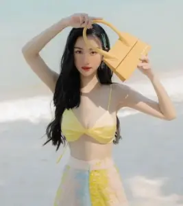 152 Ảnh Jun Vũ Mặc Bikini Sexy khung cảnh biển xanh khoe vóc dáng thon gọn