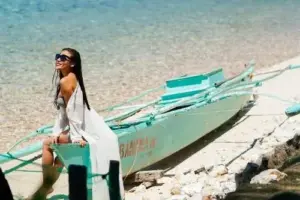 Ngắm Thúy Diễm diện bikini nóng bỏng với vẻ đẹp thanh lịch sau nhiều năm làm nghề