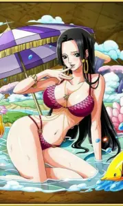 Công chúa Rắn tạo dáng cạnh Salome với bikini tím, bông tai vàng nổi bật dưới nắng
