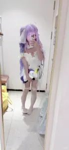 Người đẹp cosplay nhân vật chiến binh anime mặc bikini đen, đeo găng tay da đầy cá tính